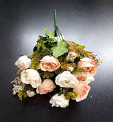 Buchet flori artificiale ranunculus alb si piersica cu flori uscate – 28cm, aspect natural